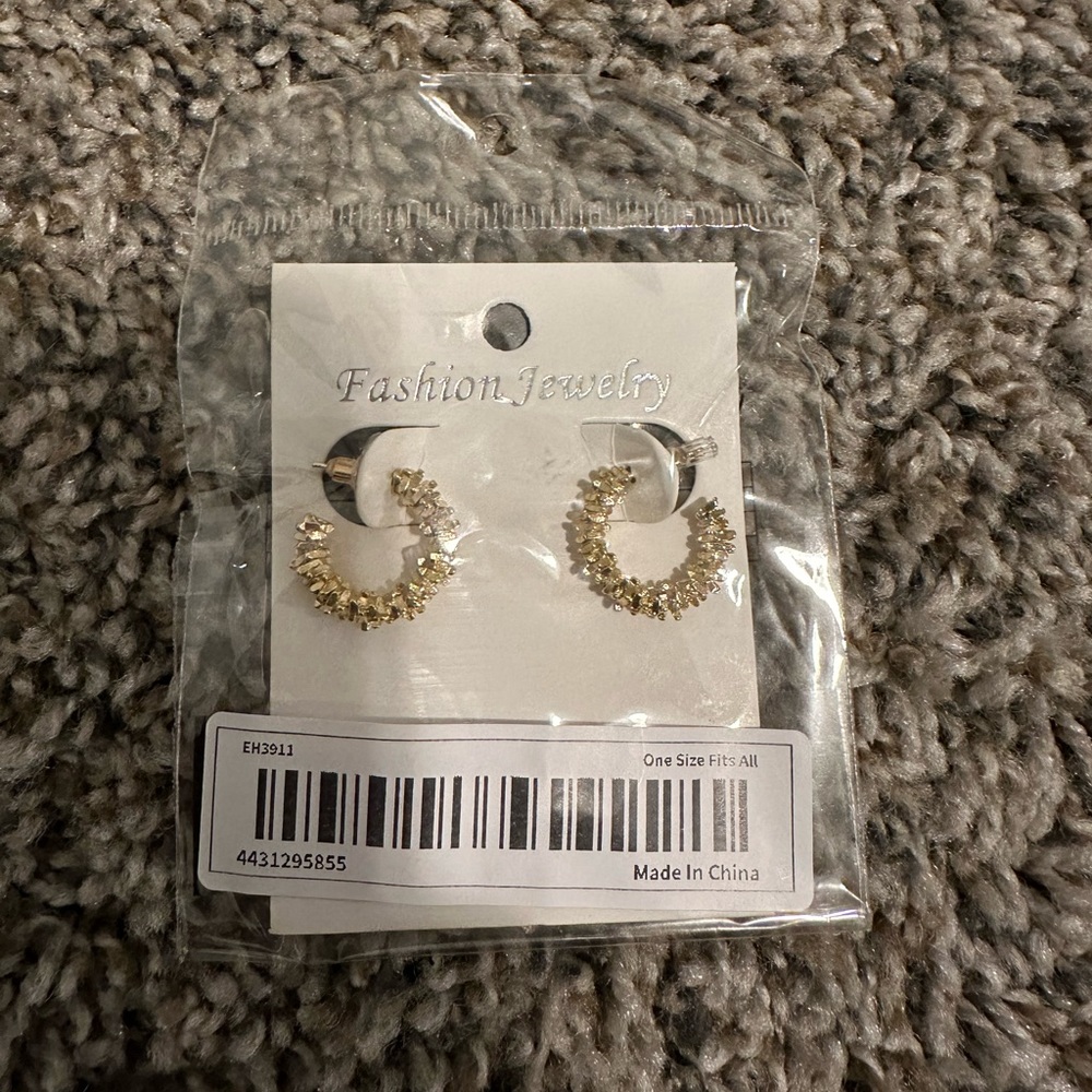 Cute mini hoops🩷